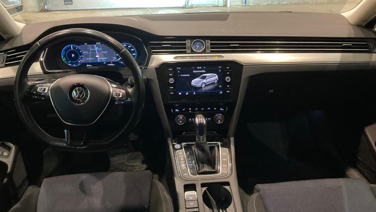 VOLKSWAGEN Passat 2018