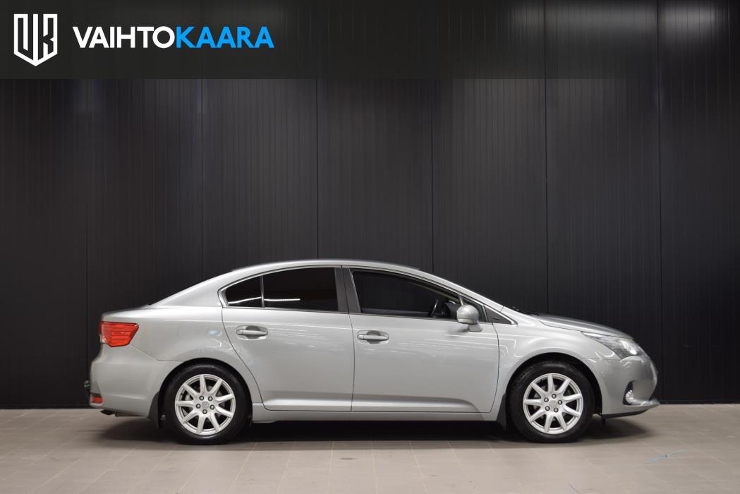 TOYOTA Avensis 2012