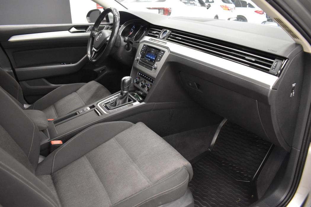 VOLKSWAGEN Passat 2017