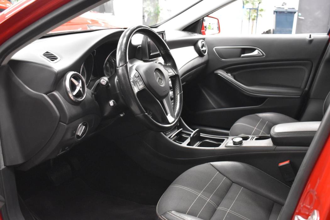 MERCEDES-BENZ GLA 2014