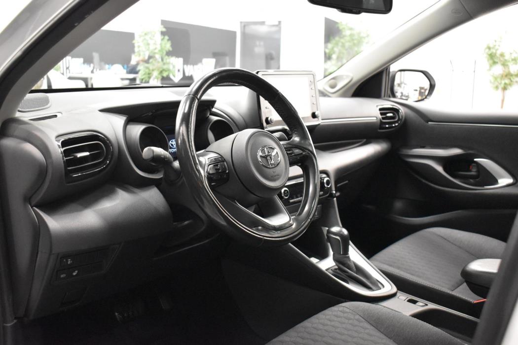 TOYOTA Yaris 2021