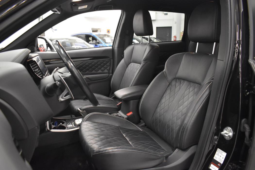 MITSUBISHI Outlander PHEV 2019