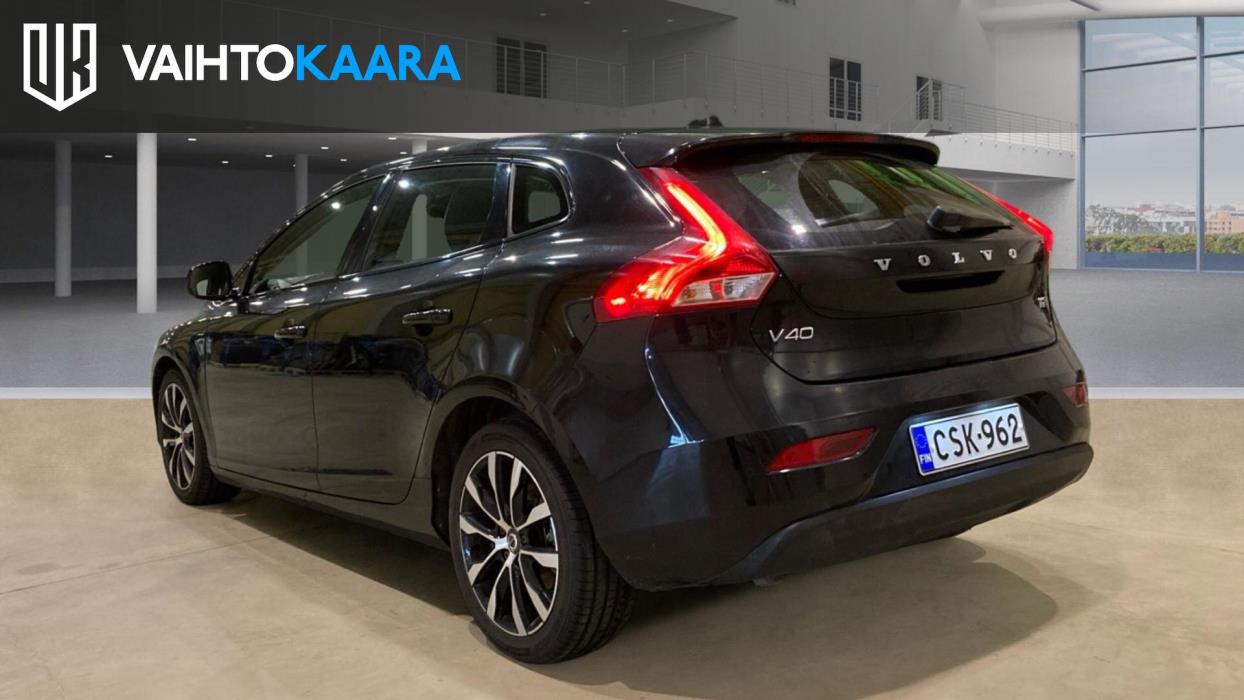 VOLVO V40 2018