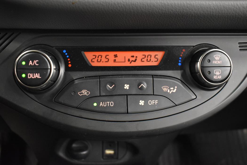 TOYOTA Yaris 2014