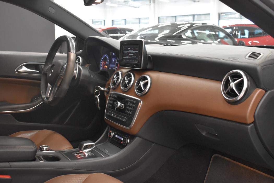 MERCEDES-BENZ A 45 AMG 2014