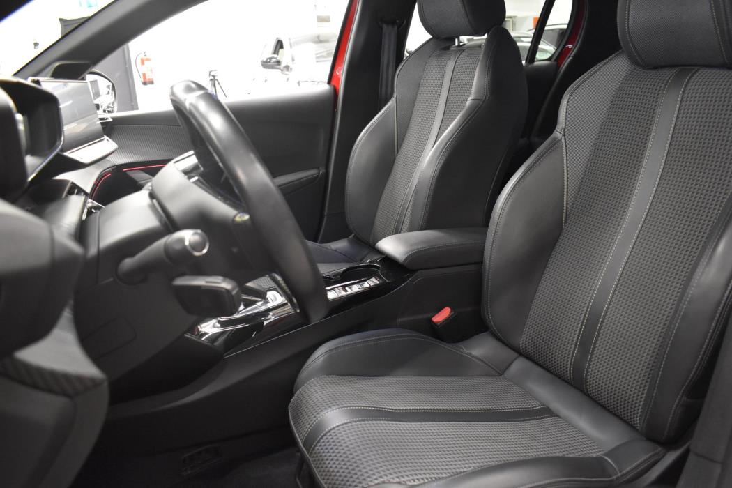 PEUGEOT e-208 2021