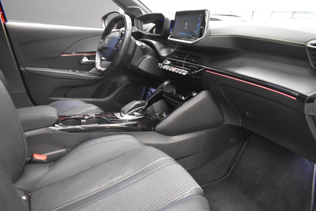 PEUGEOT e-208 2021