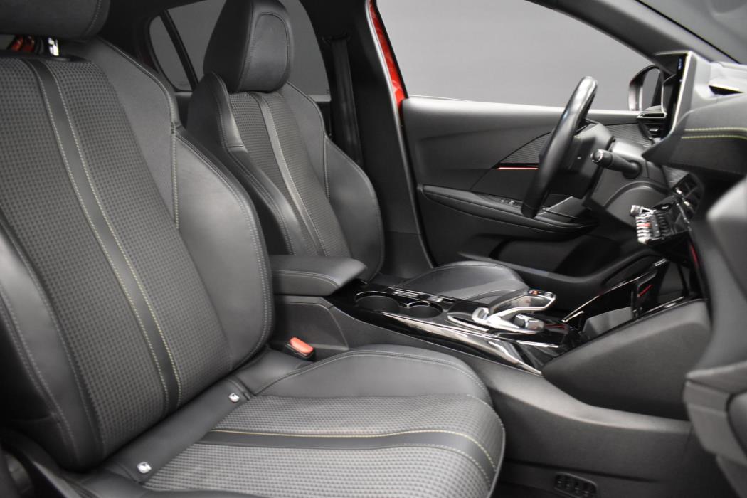 PEUGEOT e-208 2021