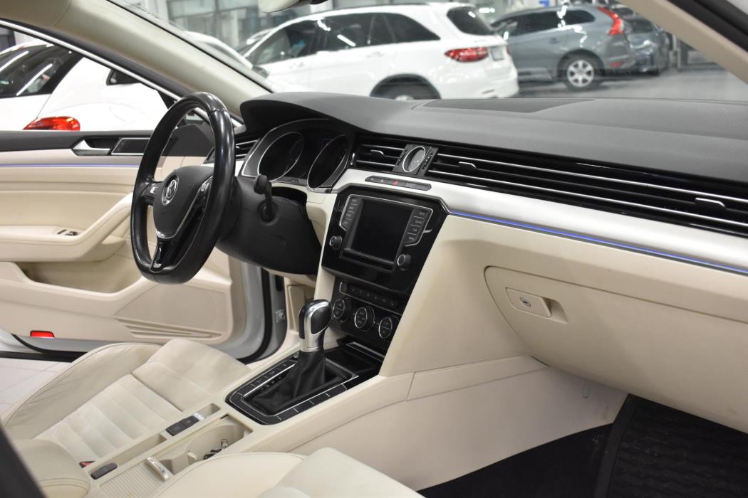 VOLKSWAGEN Passat 2016