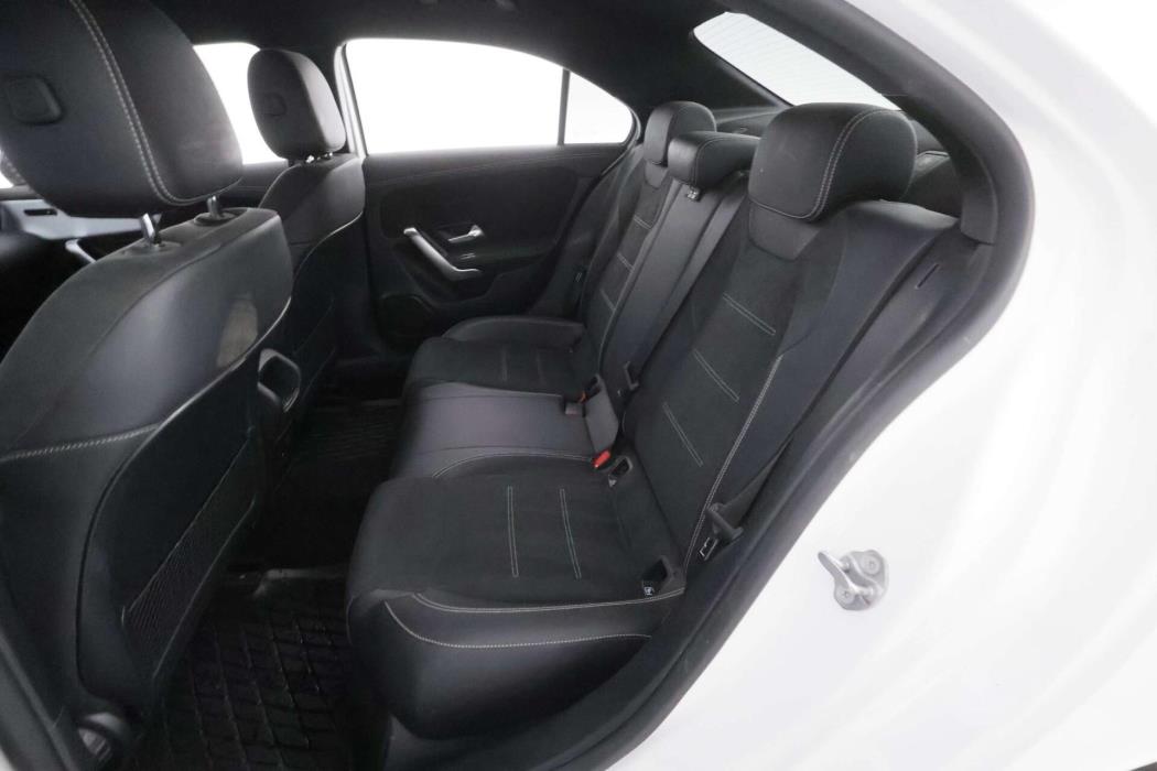 MERCEDES-BENZ A 2021