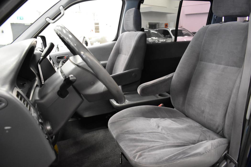 TOYOTA Hiace 2006