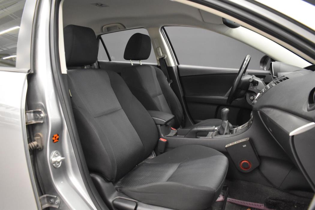 MAZDA 3 2010
