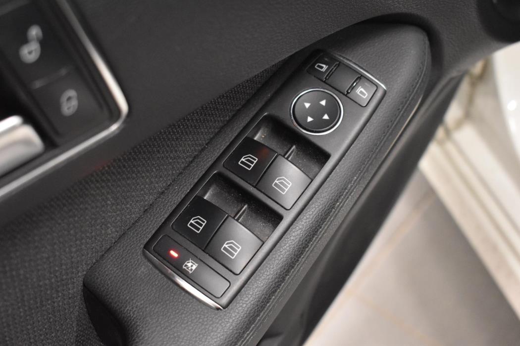 MERCEDES-BENZ E 2012