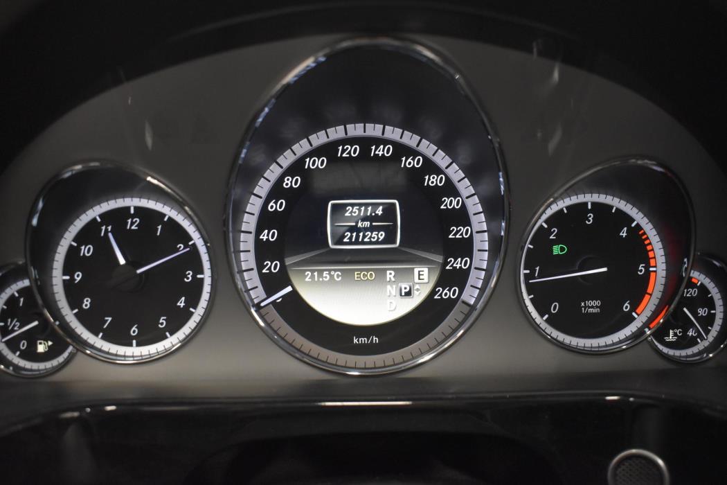 MERCEDES-BENZ E 2012