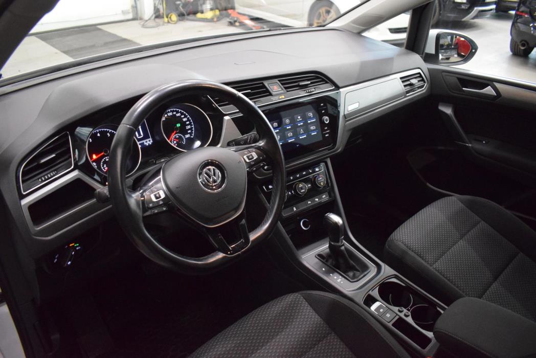 VOLKSWAGEN Touran 2018