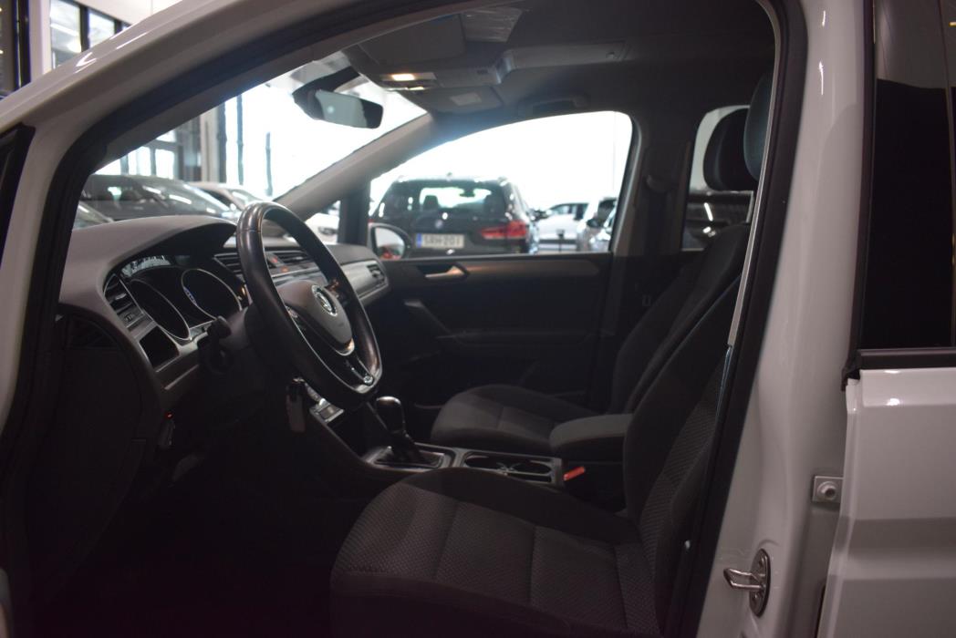 VOLKSWAGEN Touran 2018