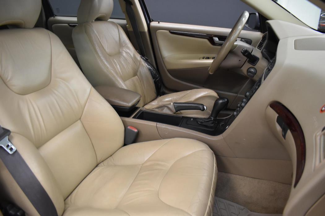 VOLVO V70 2004