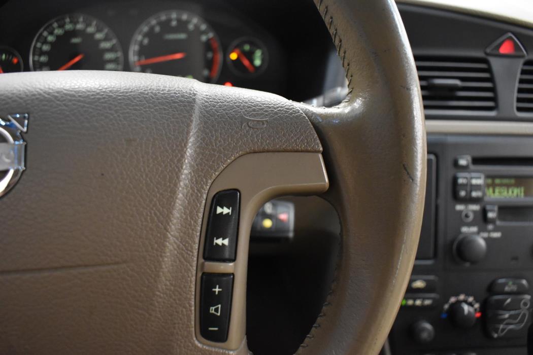 VOLVO V70 2004