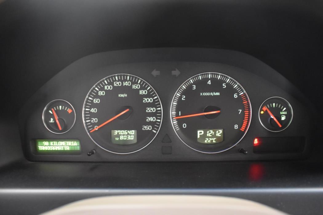 VOLVO V70 2004