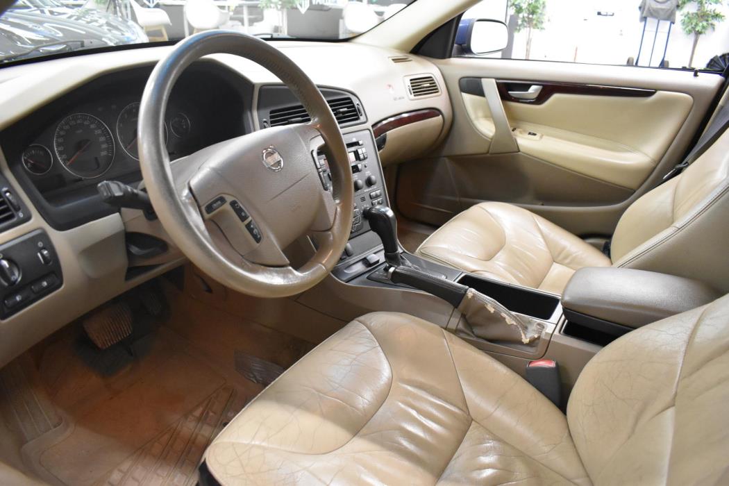 VOLVO V70 2004