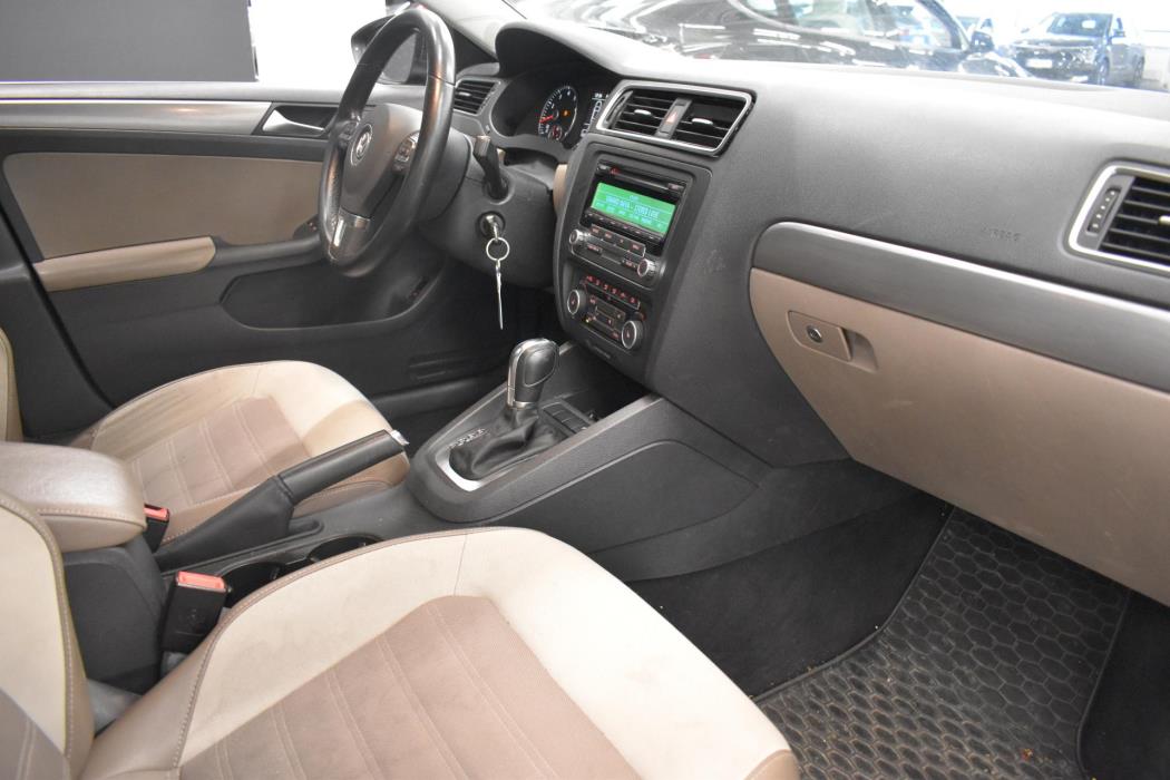 VOLKSWAGEN Jetta 2011