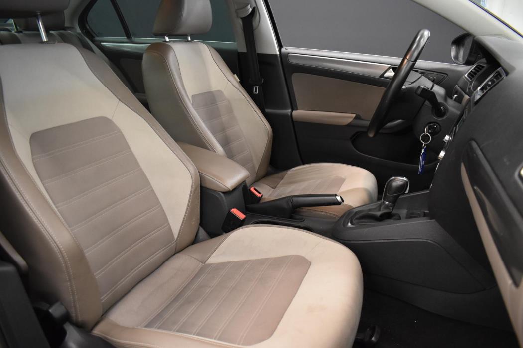VOLKSWAGEN Jetta 2011