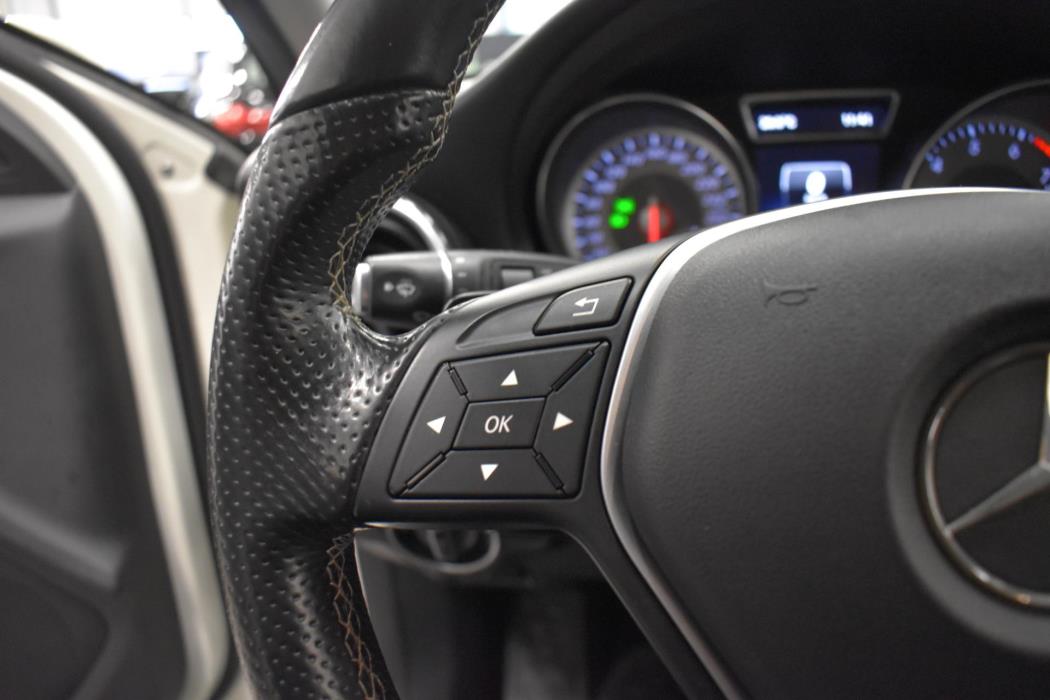 MERCEDES-BENZ GLA 2015