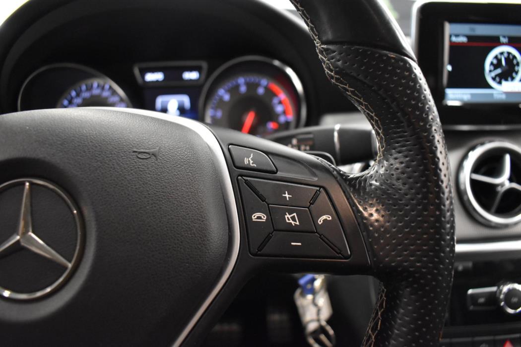 MERCEDES-BENZ GLA 2015