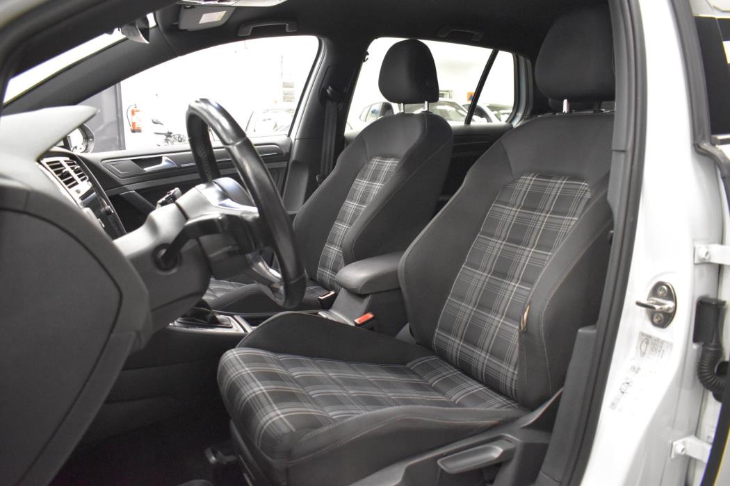 VOLKSWAGEN Golf 2017