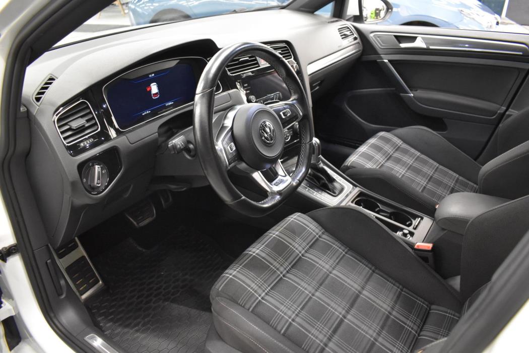 VOLKSWAGEN Golf 2017
