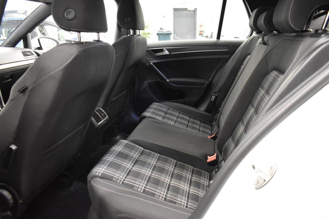 VOLKSWAGEN Golf 2017