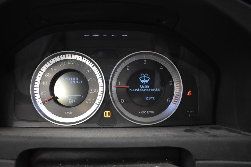 VOLVO V70 2011