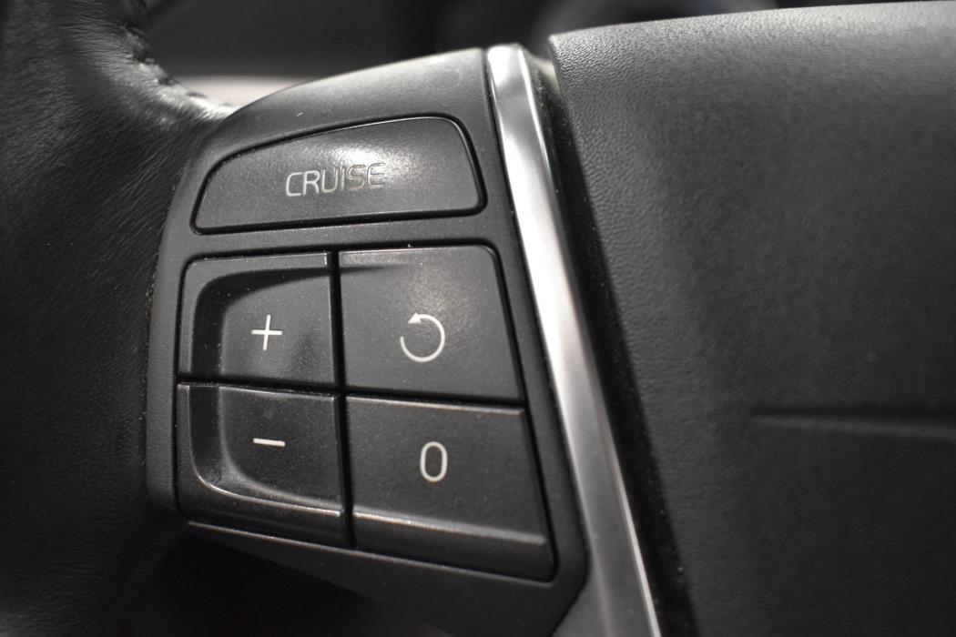 VOLVO V70 2011