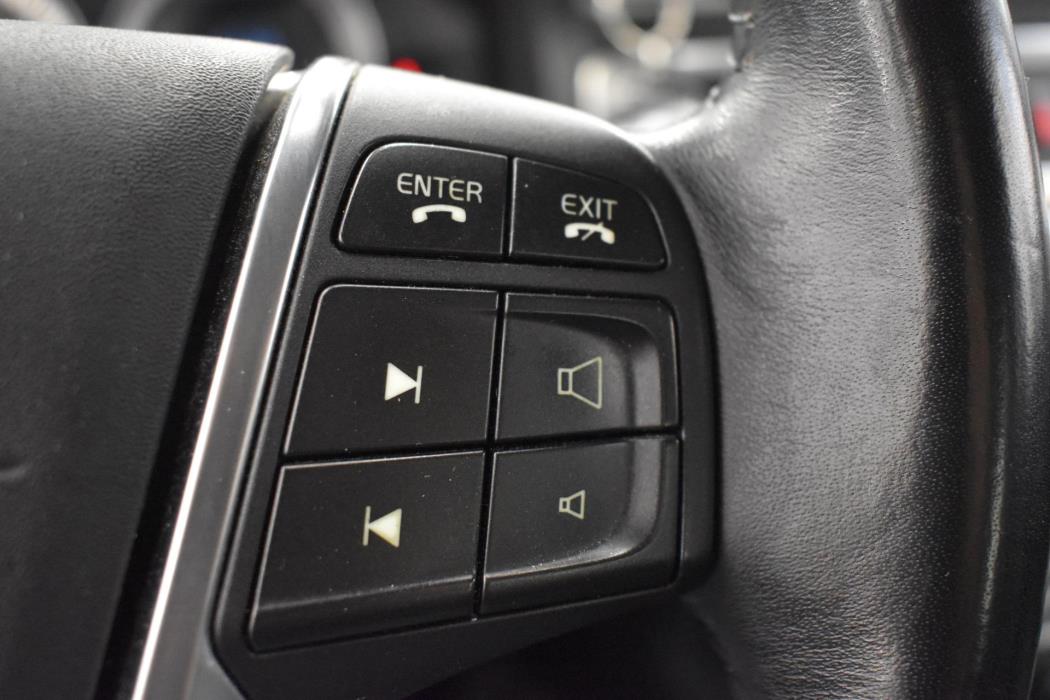 VOLVO V70 2011