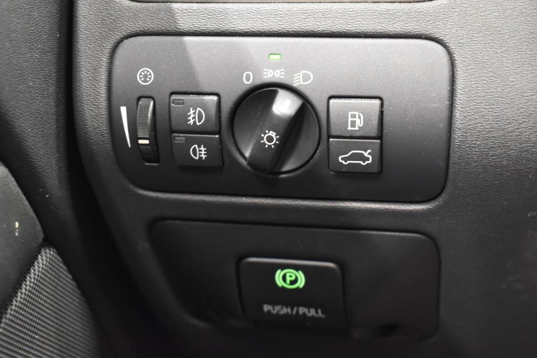 VOLVO V70 2011