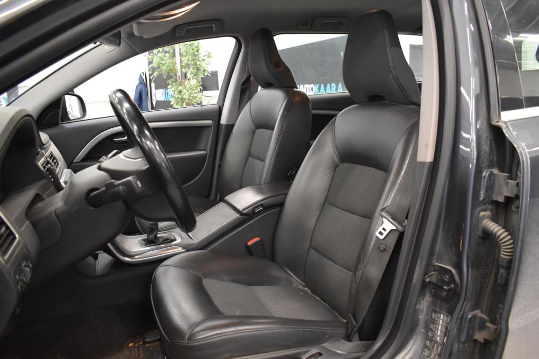 VOLVO V70 2011