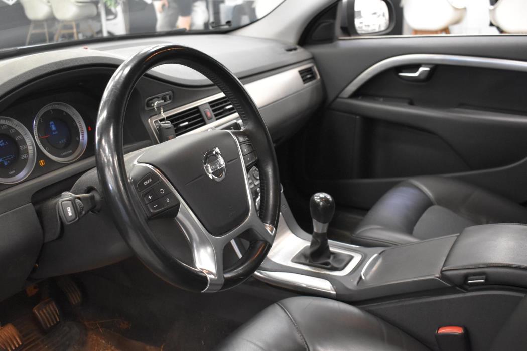 VOLVO V70 2011
