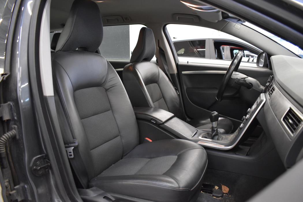 VOLVO V70 2011