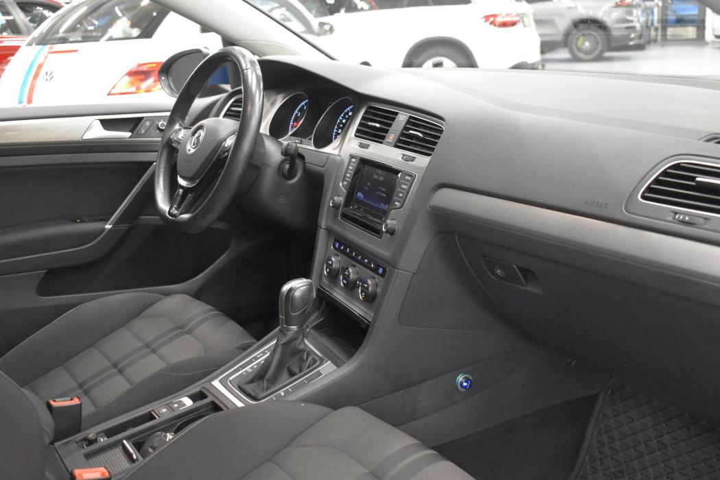 VOLKSWAGEN Golf 2015