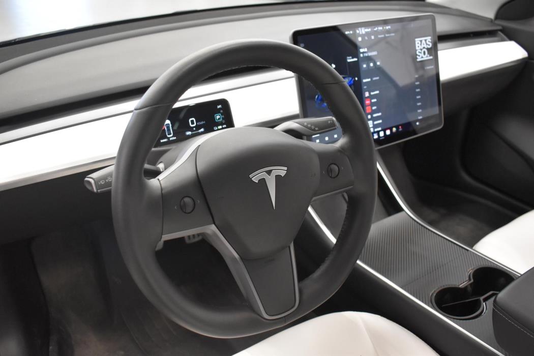 TESLA Model 3 2020