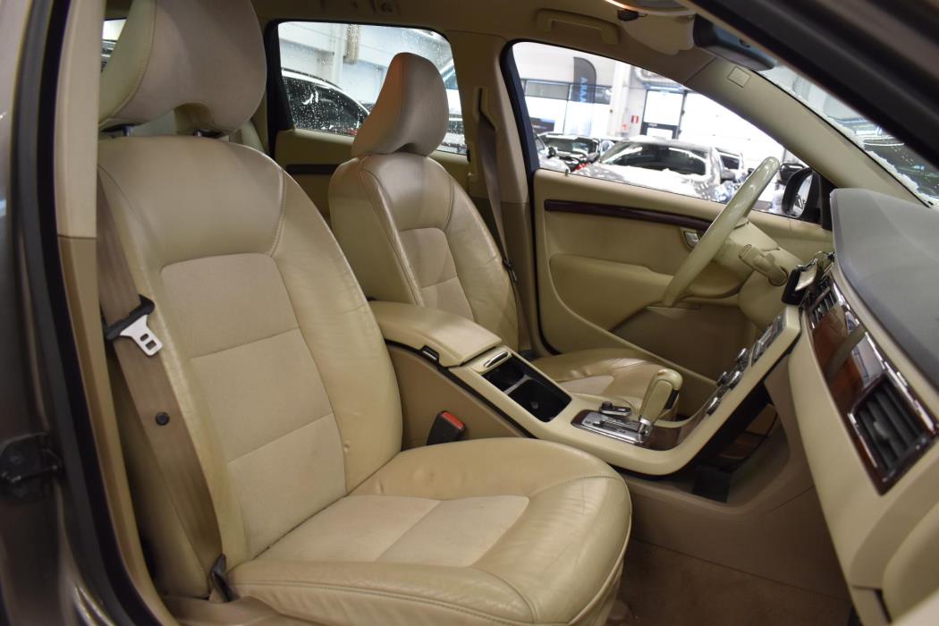 VOLVO V70 2008