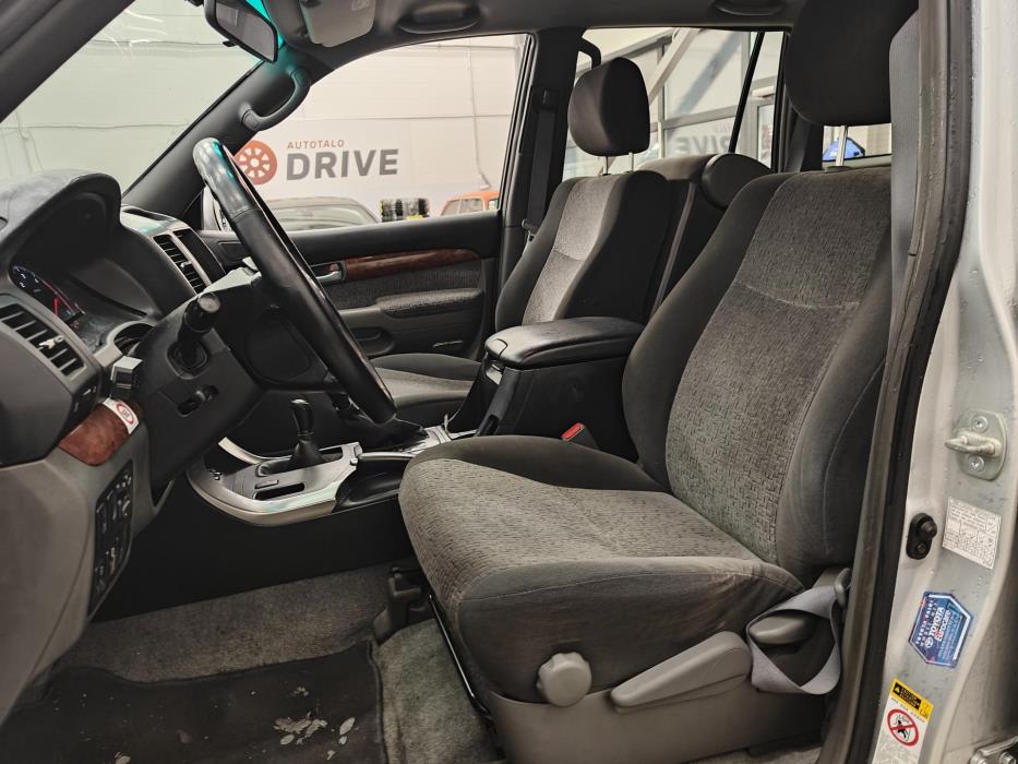 TOYOTA Land Cruiser 2004