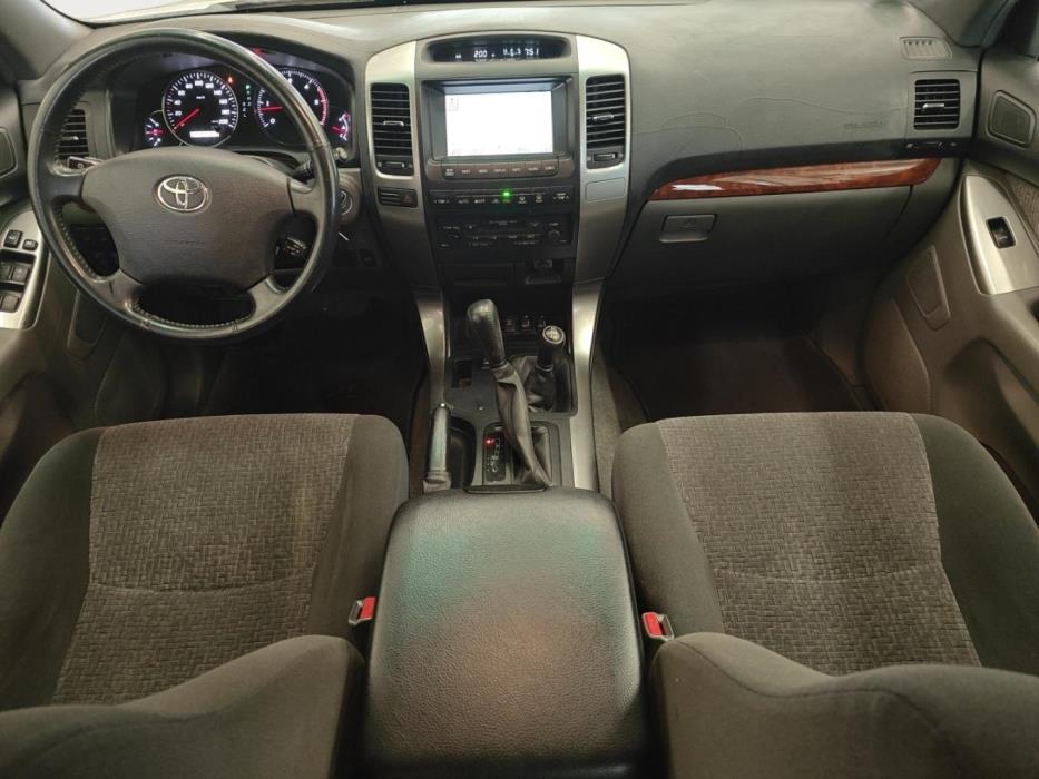 TOYOTA Land Cruiser 2004