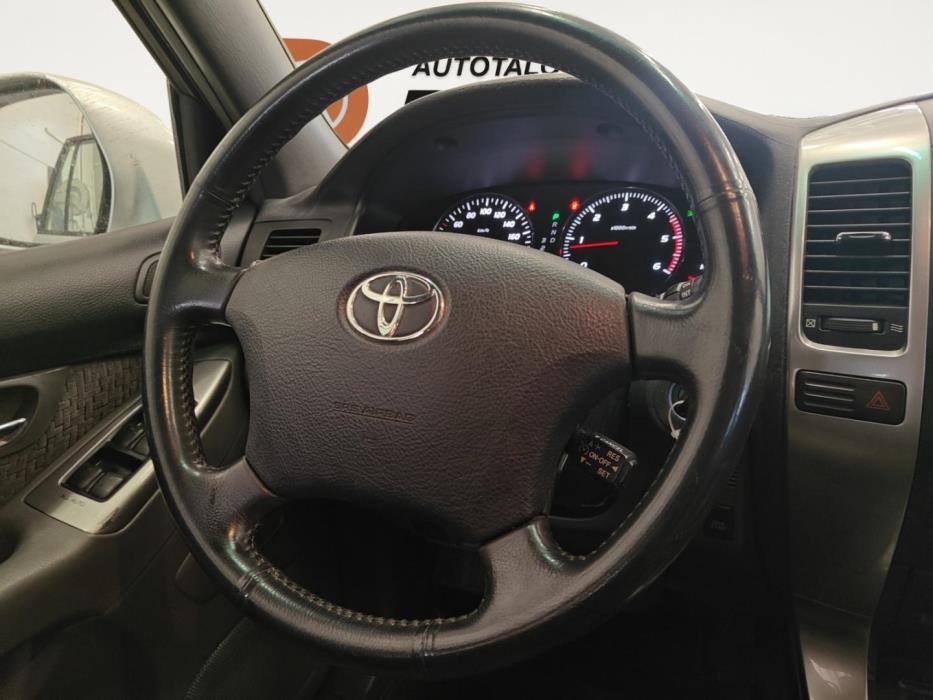 TOYOTA Land Cruiser 2004