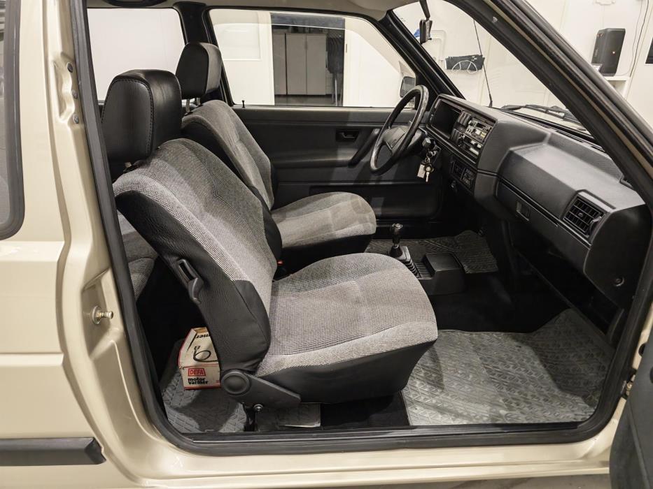 VOLKSWAGEN Golf 1988