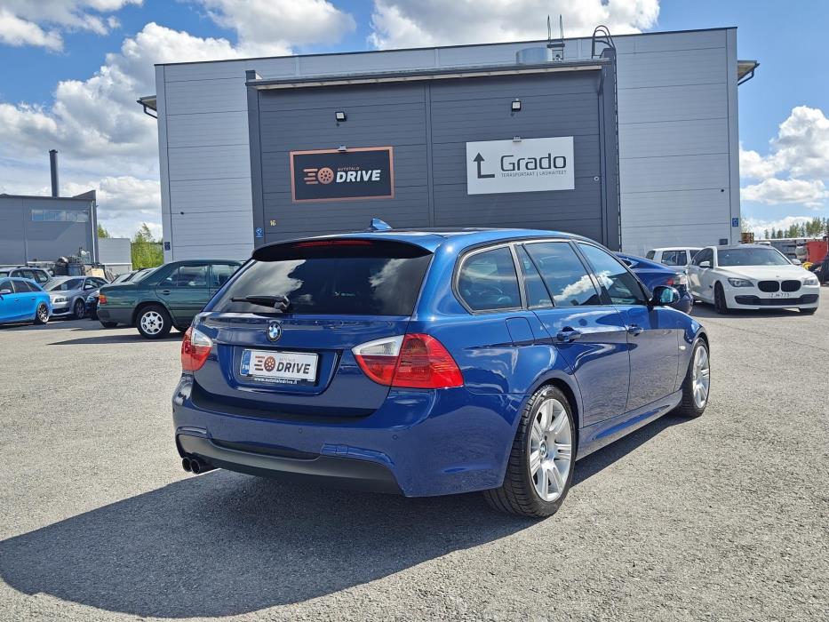 BMW 330 2007