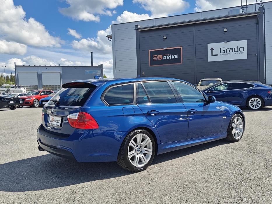 BMW 330 2007