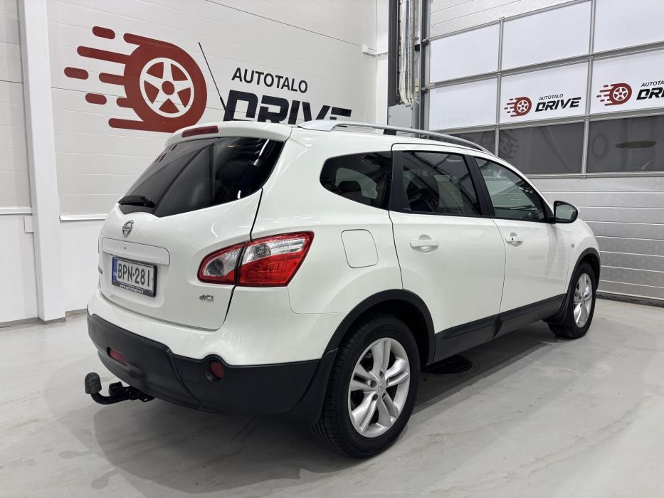 NISSAN Qashqai+2 2011