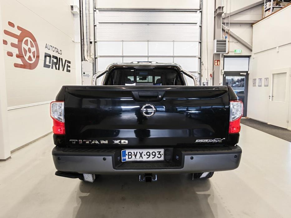 NISSAN Titan 2017