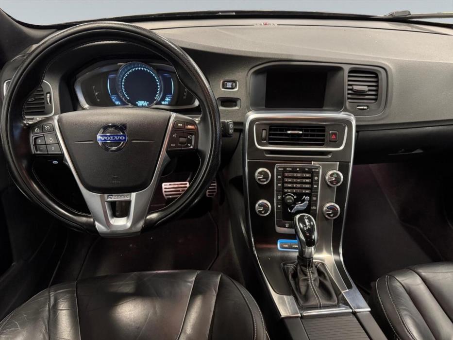 VOLVO V60 2015